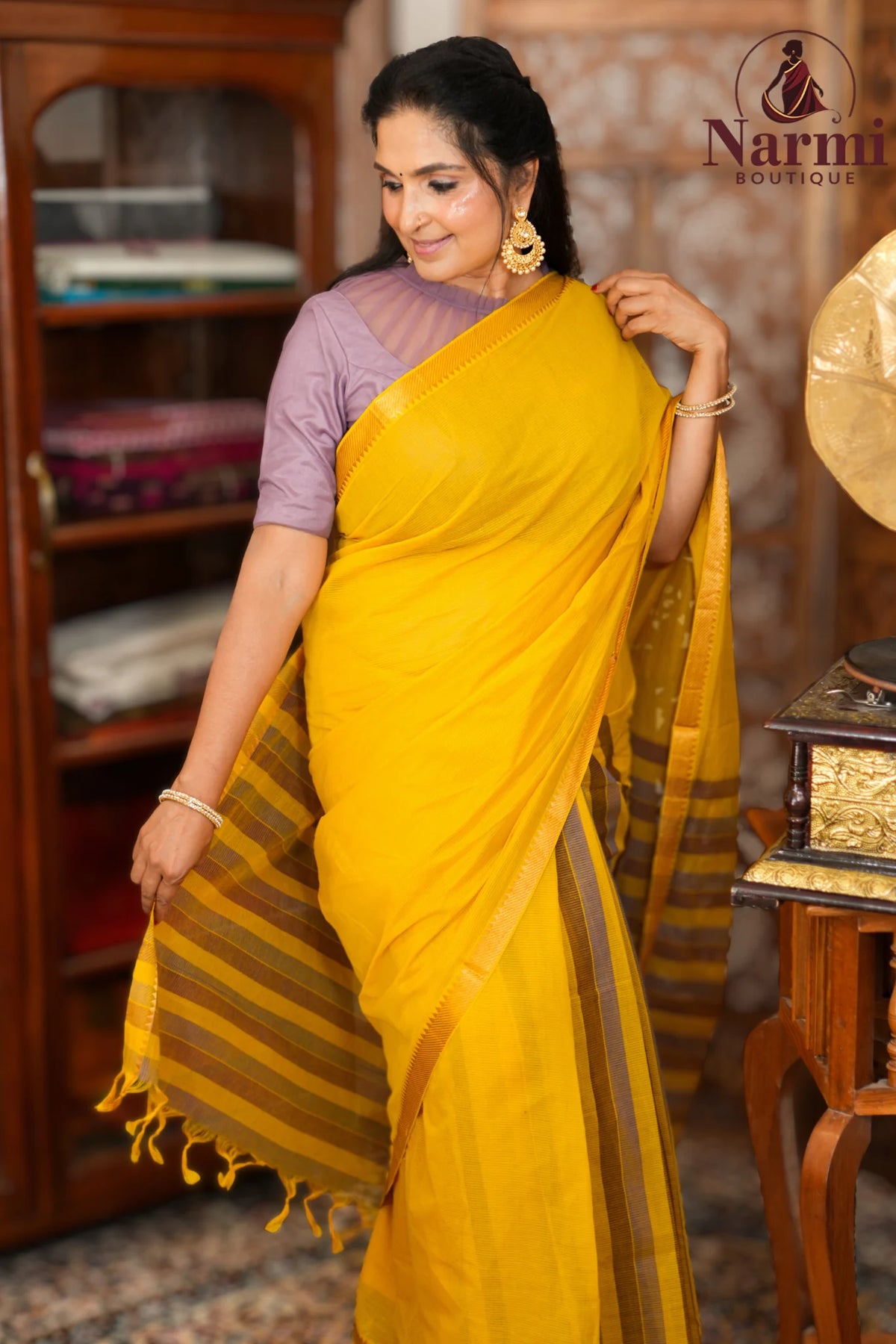 Charumathi (சாருமதி)